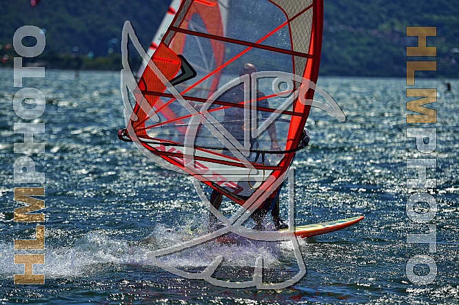 KITE & WINDSURF