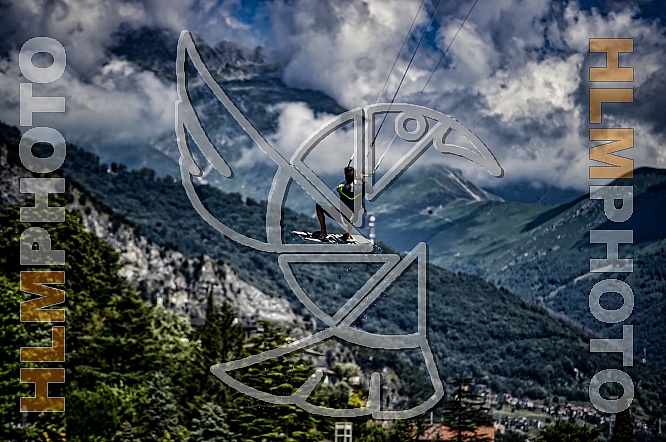 KITE & WINDSURF